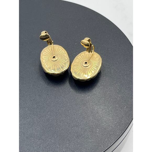 Emmons Vintage Cobalt Blue Oval Cabochon Gold Tone Scallop Clip Earrings - Picture 6 of 12